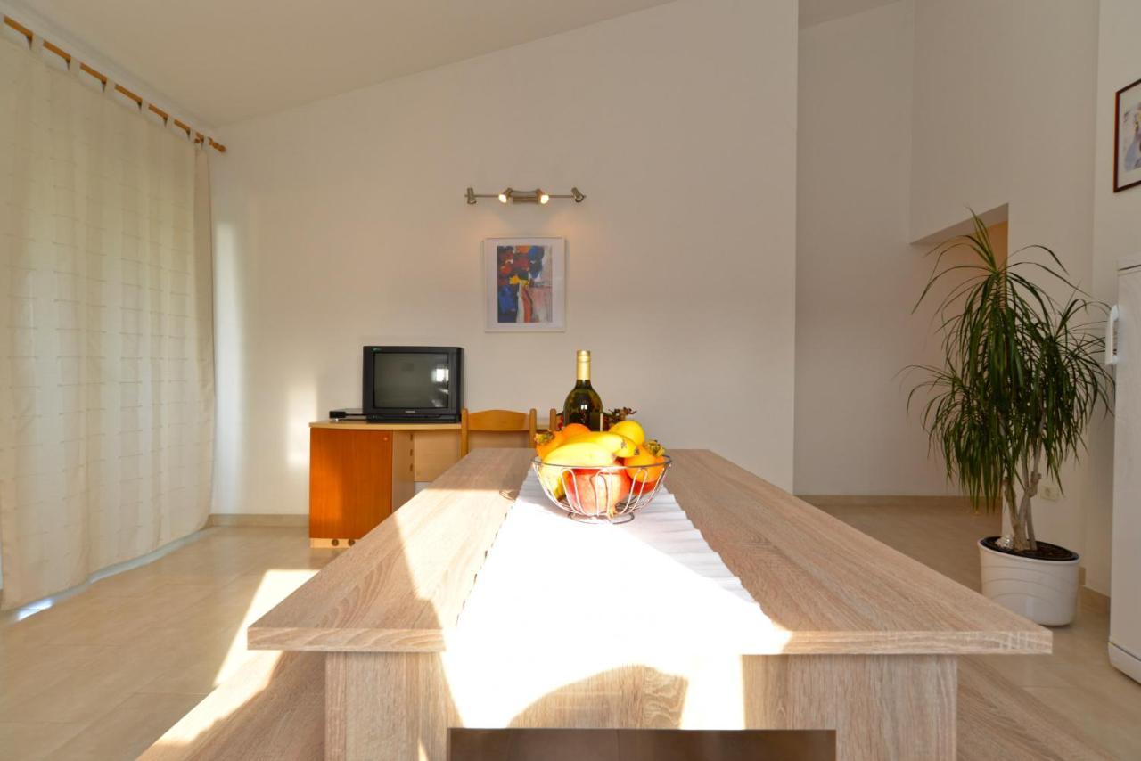 Apartments Bernarda 1773 Banjole Exterior photo